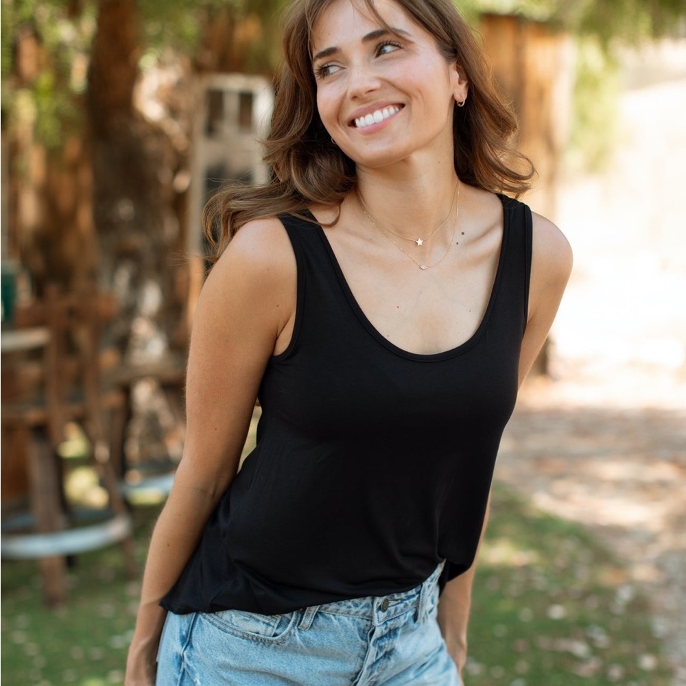 Carly Jean Los Angeles Black Fitted Tank Top